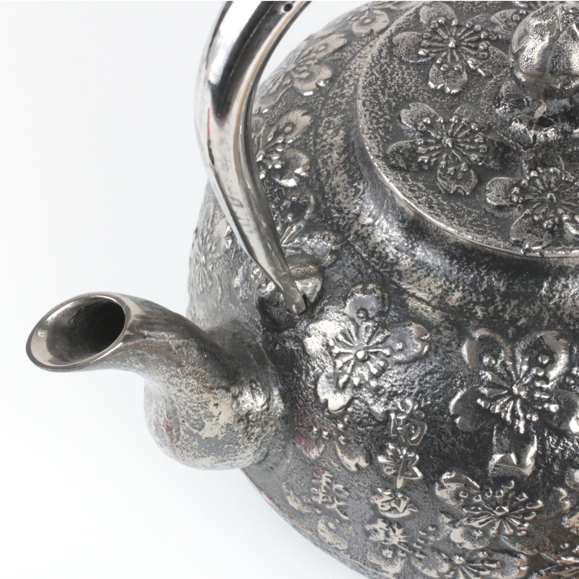 ★工房和秋(水沢鋳物工業協同組合)砂鉄鉄瓶 立口桜 1.4L 伝統工芸士 金野 和司 作 【0035341】