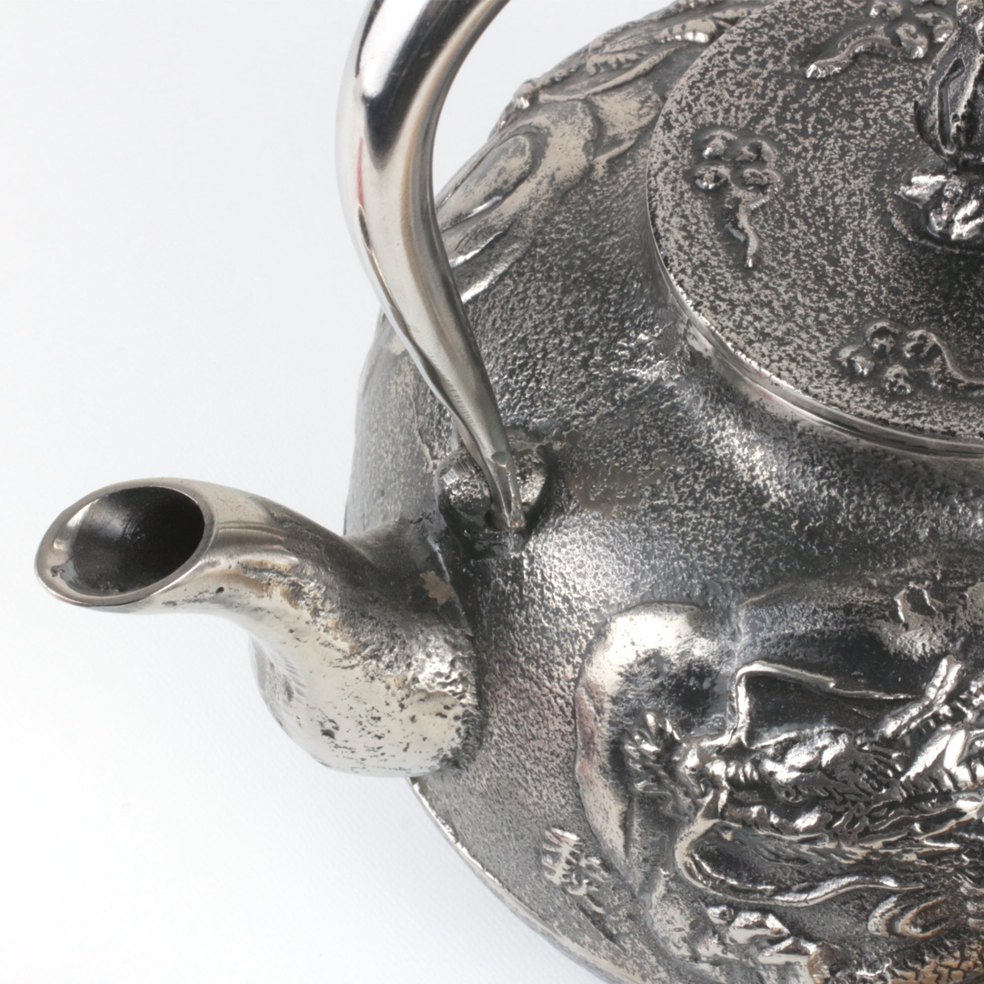 ★工房和秋(水沢鋳物工業協同組合)砂鉄鉄瓶 立口雲龍 1.4L 伝統工芸士 金野 和司 作 【0035345】