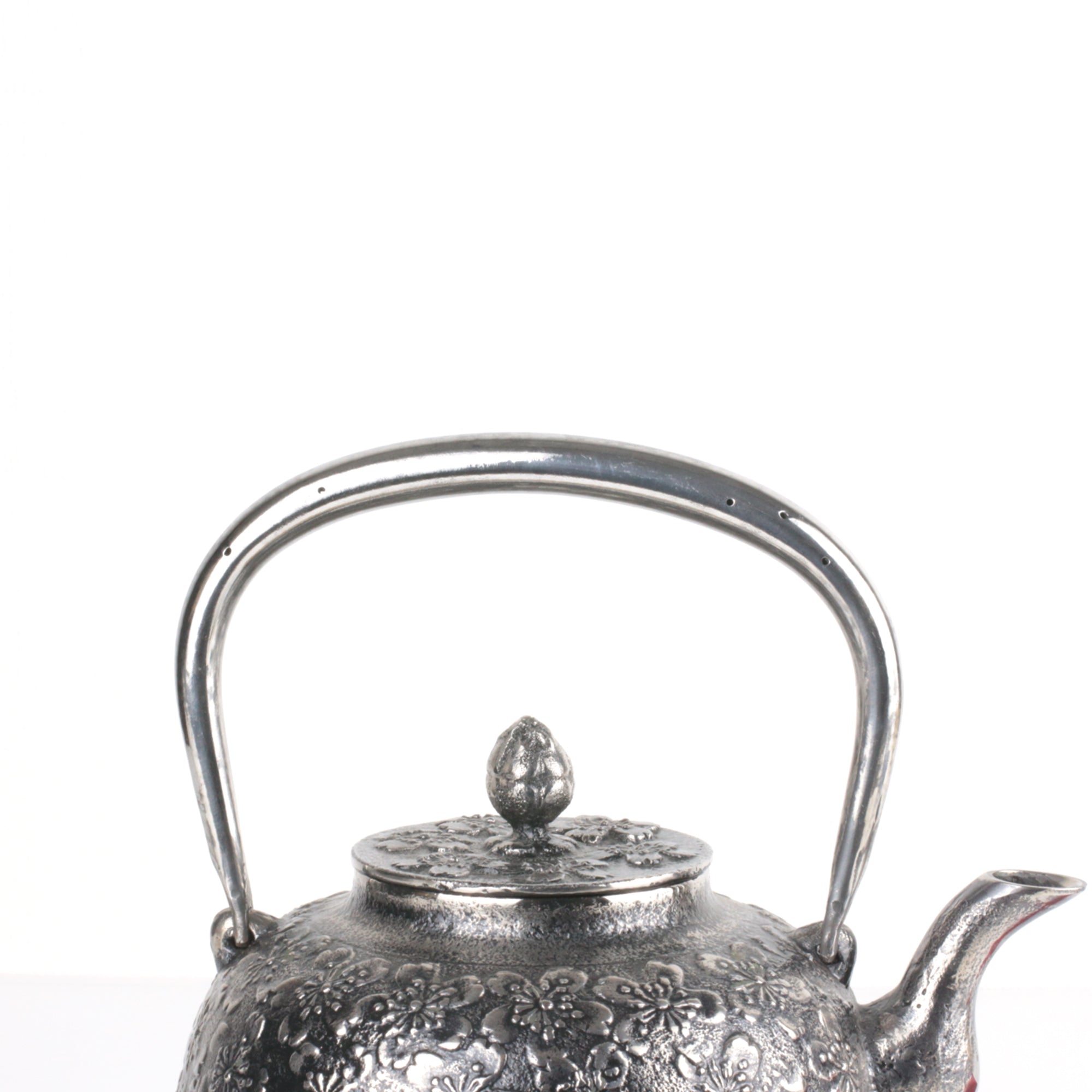 ★工房和秋（水沢鋳物工業協同組合）砂鉄鉄瓶 立口桜 1.4L 伝統工芸士 金野 和司 作 【0035341】
