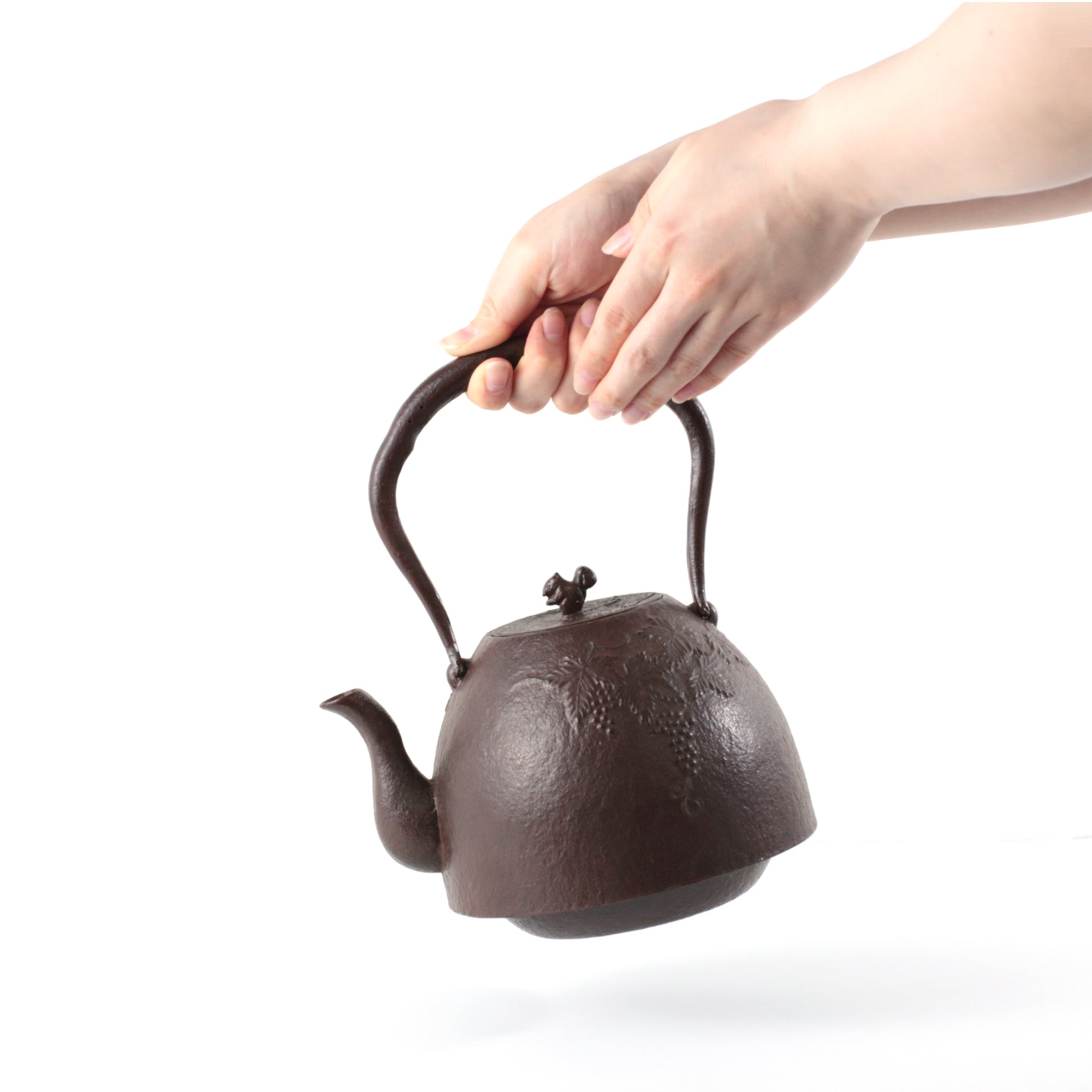 ★奈の花（水沢鋳物工業協同組合）鉄瓶 南部型葡萄 茶 1.4L 伝統工芸士 佐々木 奈美 作 【0035342】