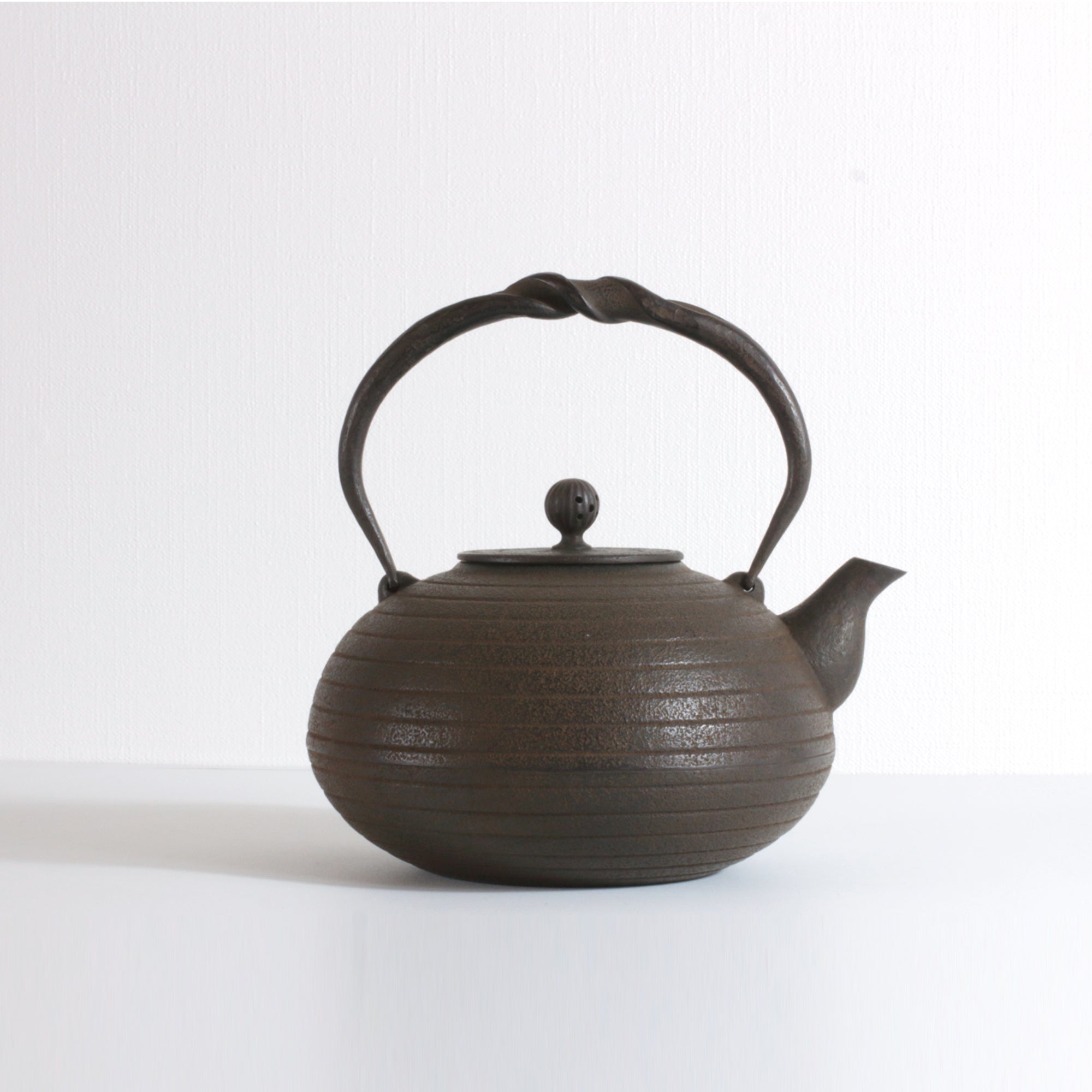 ★紅蓮堂（南部鉄器協同組合）鉄瓶 布団形みのり（環文様）1.5L 伝統工芸士 葛巻 元 作 【0035326】