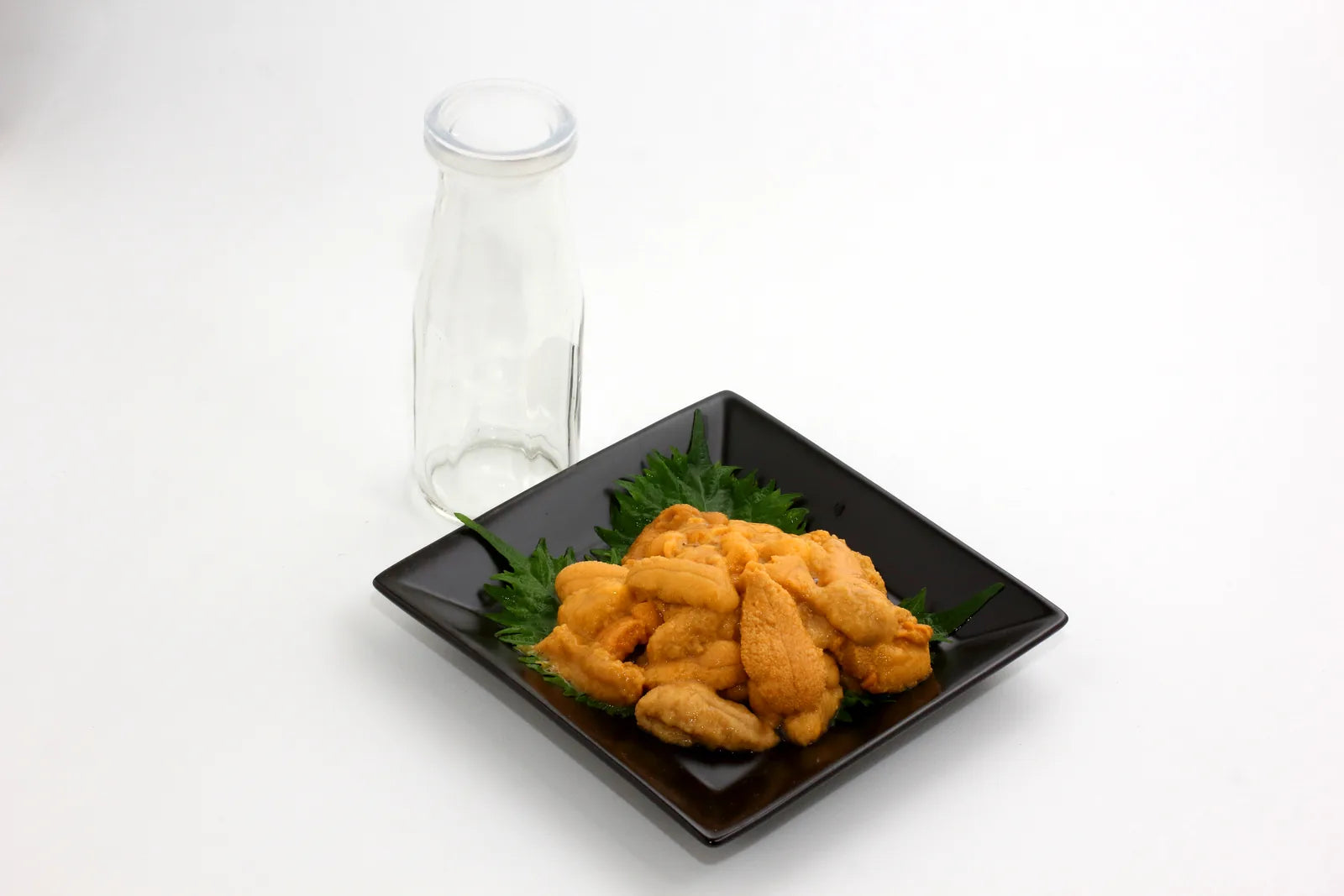 盛り付けた生うに